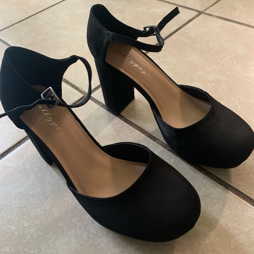 Platform/chunky heels 👠
